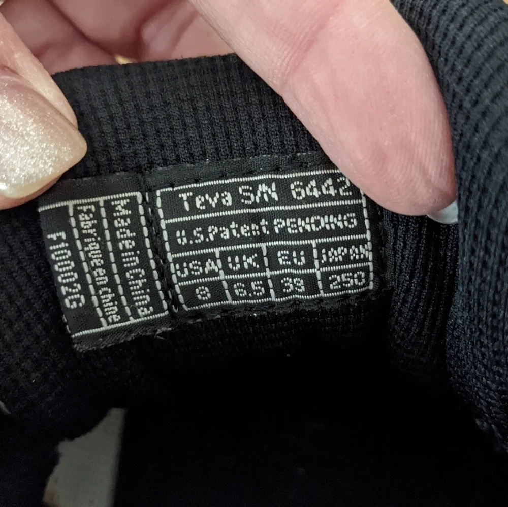 Teva Hiking Shoes - Picture 9 of 9